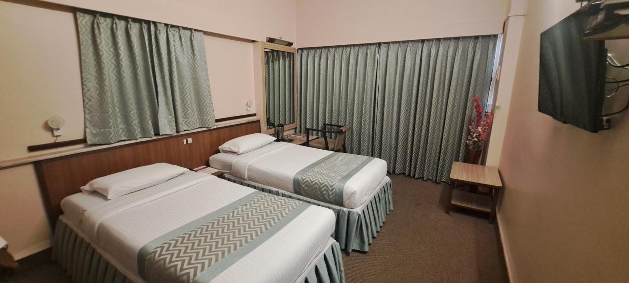 Hotel Swaroop ปูเน่ ภายนอก รูปภาพ