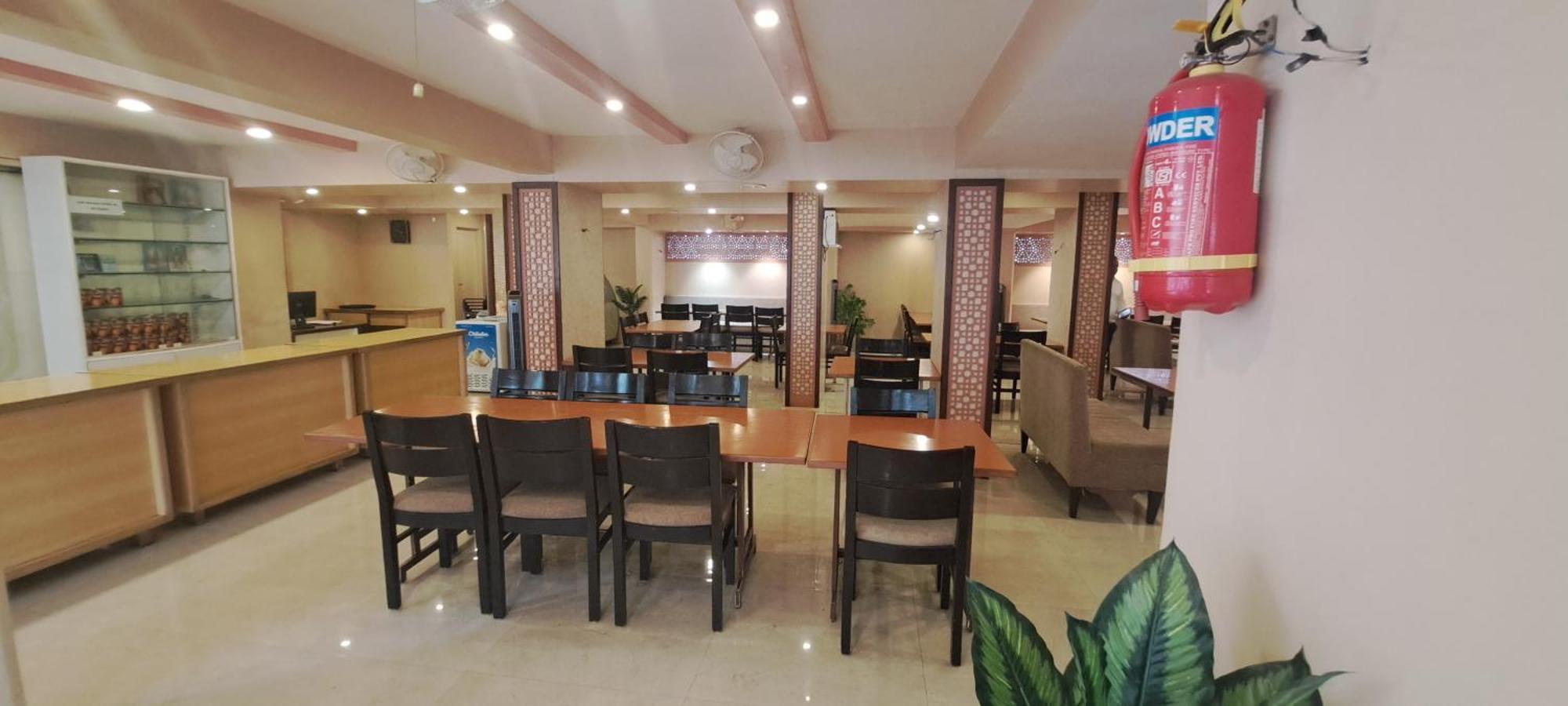 Hotel Swaroop ปูเน่ ภายนอก รูปภาพ