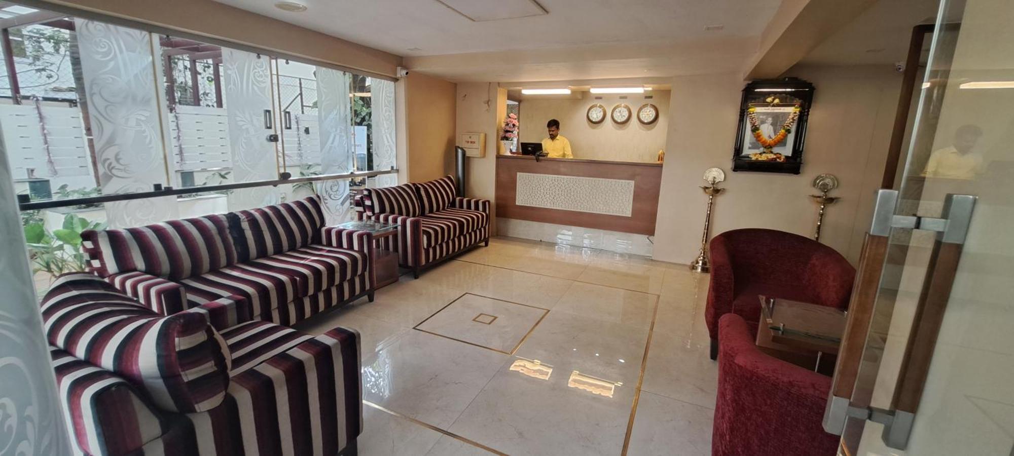Hotel Swaroop ปูเน่ ภายนอก รูปภาพ