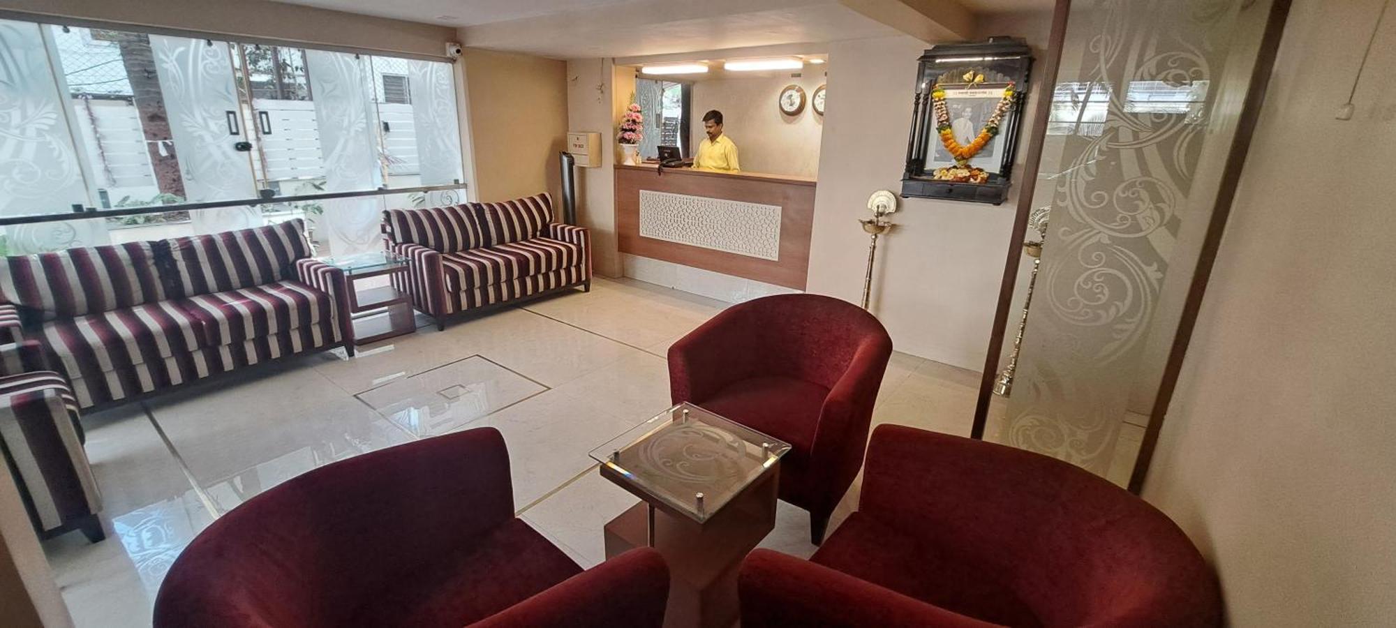 Hotel Swaroop ปูเน่ ภายนอก รูปภาพ