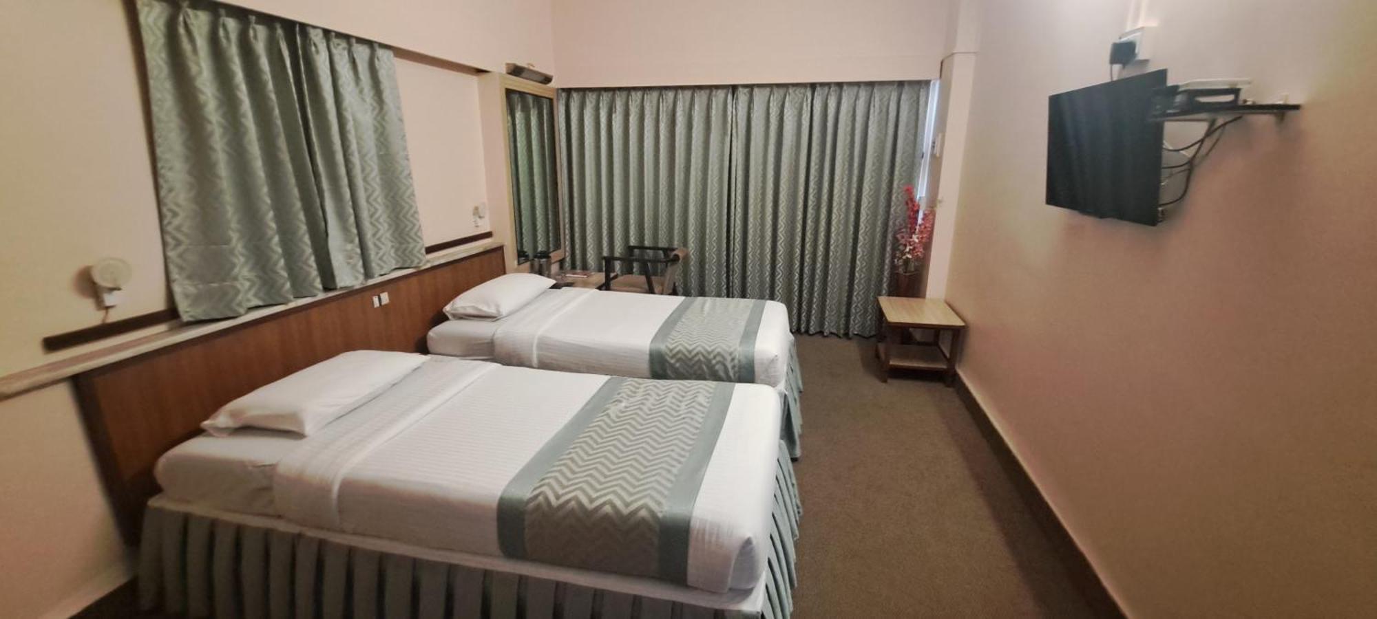 Hotel Swaroop ปูเน่ ภายนอก รูปภาพ