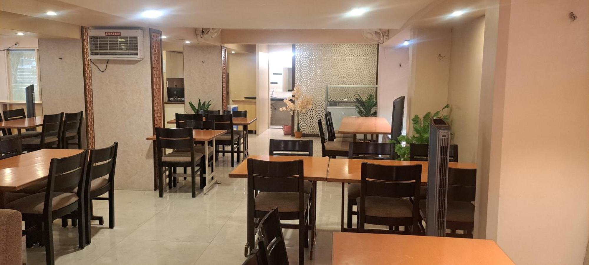 Hotel Swaroop ปูเน่ ภายนอก รูปภาพ
