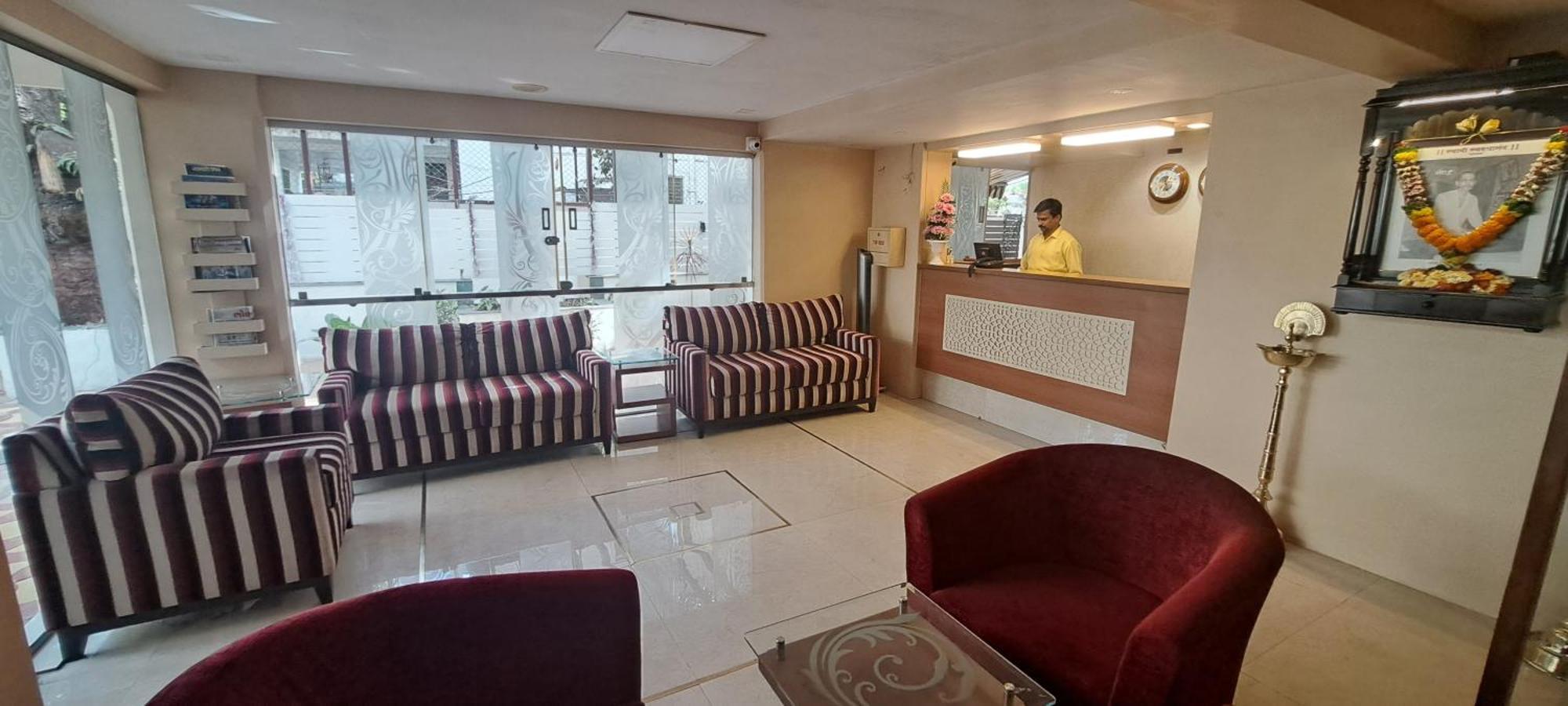 Hotel Swaroop ปูเน่ ภายนอก รูปภาพ