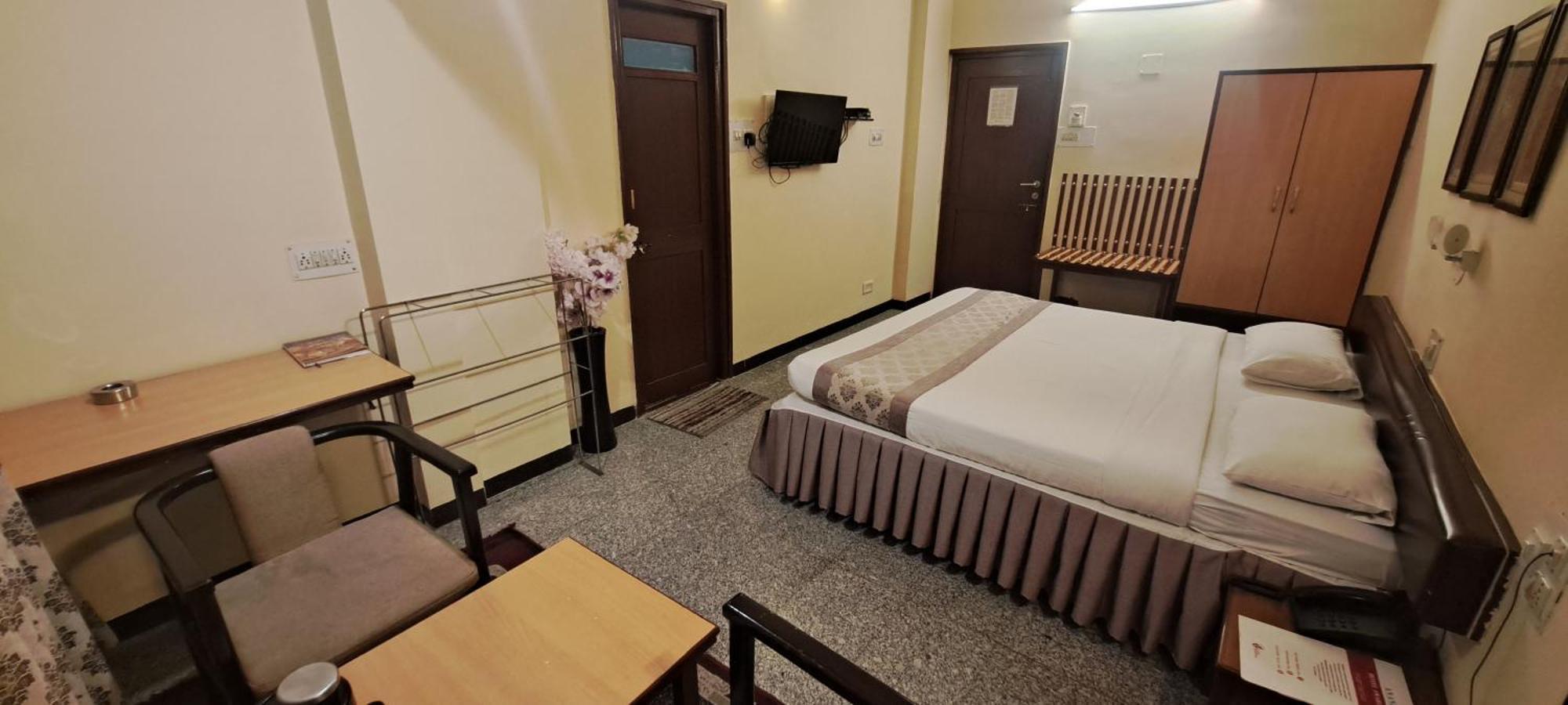 Hotel Swaroop ปูเน่ ภายนอก รูปภาพ