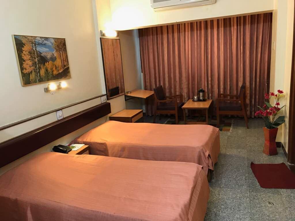 Hotel Swaroop ปูเน่ ภายนอก รูปภาพ