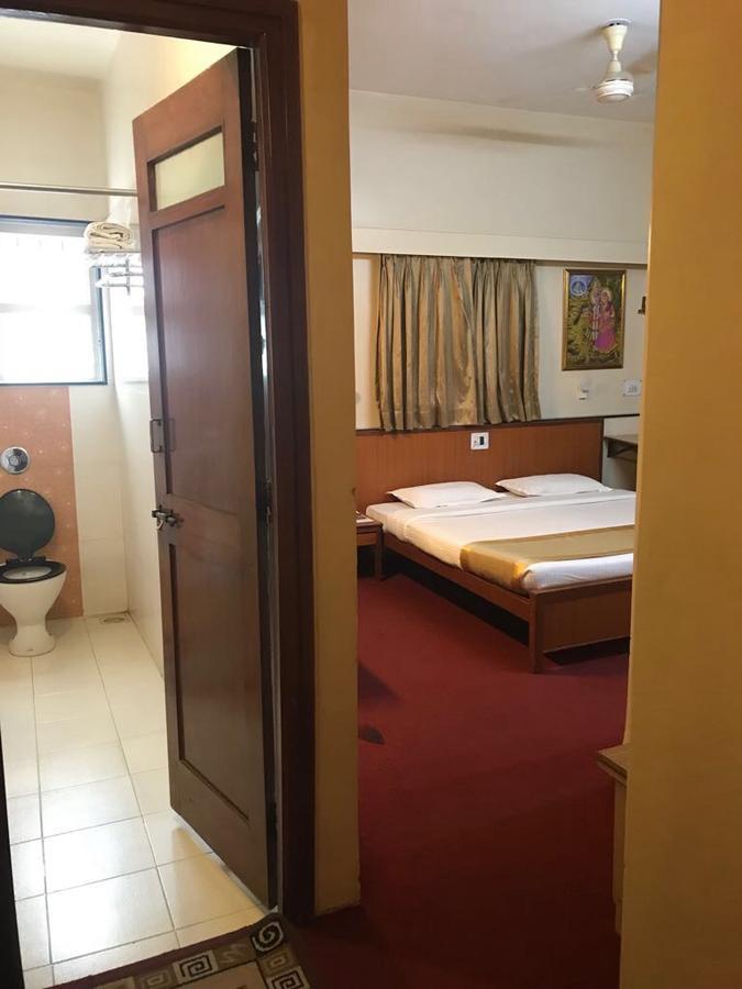 Hotel Swaroop ปูเน่ ภายนอก รูปภาพ