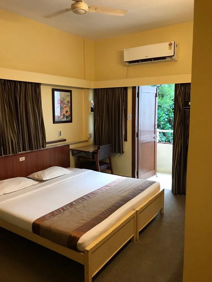 Hotel Swaroop ปูเน่ ภายนอก รูปภาพ