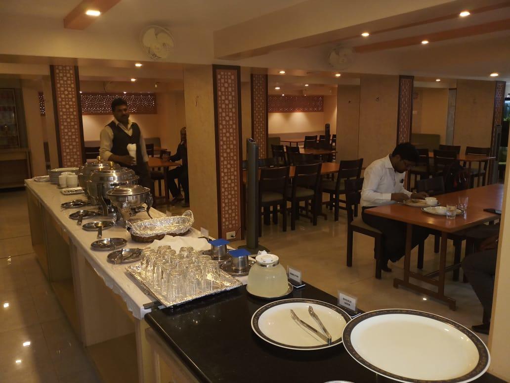 Hotel Swaroop ปูเน่ ภายนอก รูปภาพ