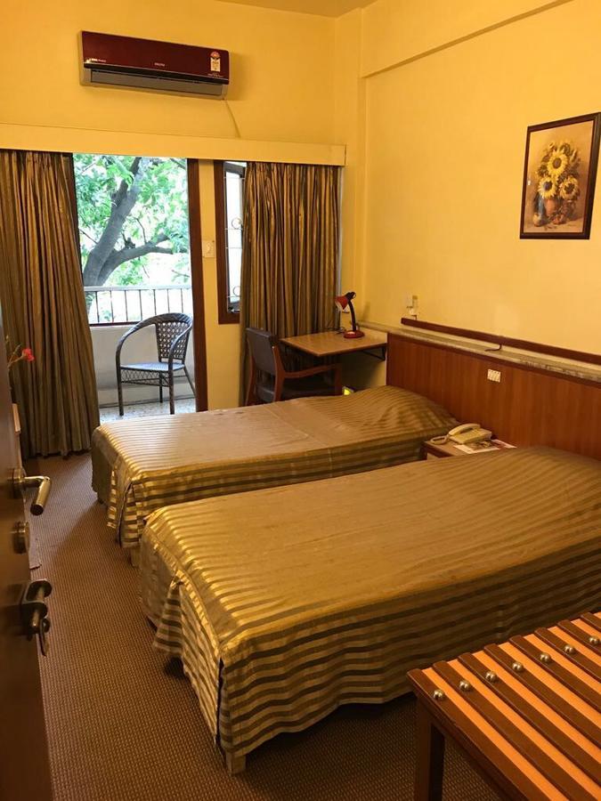 Hotel Swaroop ปูเน่ ภายนอก รูปภาพ